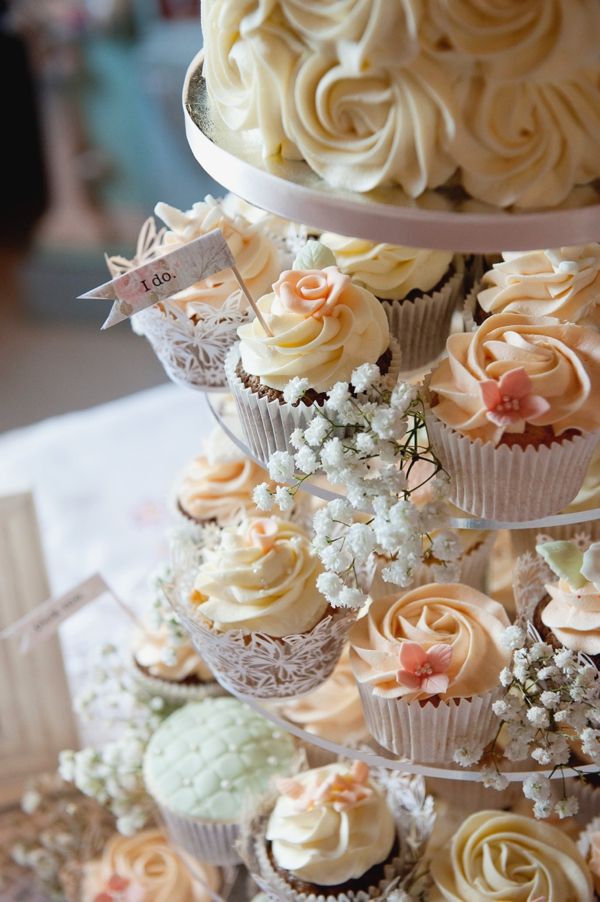 47 Adorable And Yummy Cupcake Display Ideas For Your Wedding Wedding Philippines Wedding